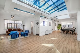 22 Cross Keys Close, Londres à louer Photo intérieure– Image 2 sur 13