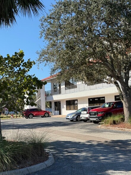 5899 Whitfield Ave, Sarasota, FL à louer - Photo de l’immeuble – Image 2 sur 11