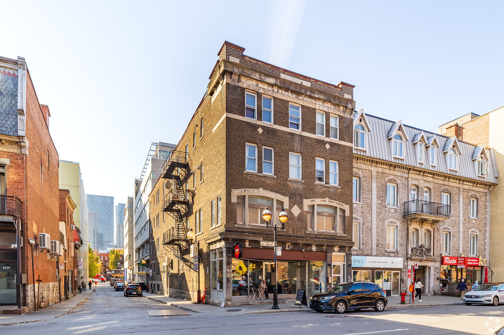 1228-1232 Rue Saint-Denis, Montréal, QC à louer Photo principale– Image 1 sur 4
