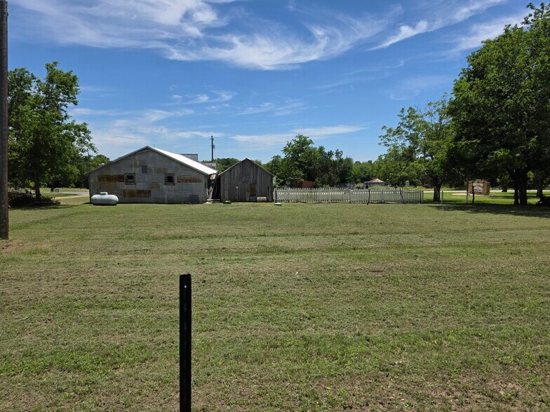 110 County Road 421, Thorndale, TX à vendre - Photo de l’immeuble – Image 2 sur 6