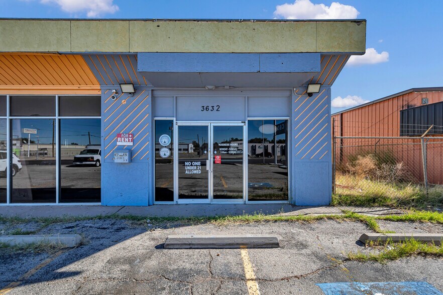 3636 Andrews Hwy, Odessa, TX à louer - Photo de l’immeuble – Image 3 sur 45