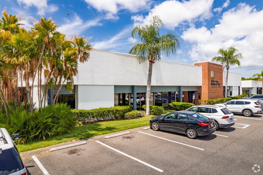 7245-7281 Bryan Dairy Rd, Largo, FL à louer - Photo de l’immeuble – Image 3 sur 24