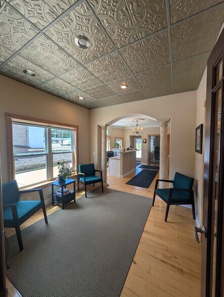 830 E Broadway Ave, Medford, WI à louer - Photo de l’immeuble – Image 2 sur 6