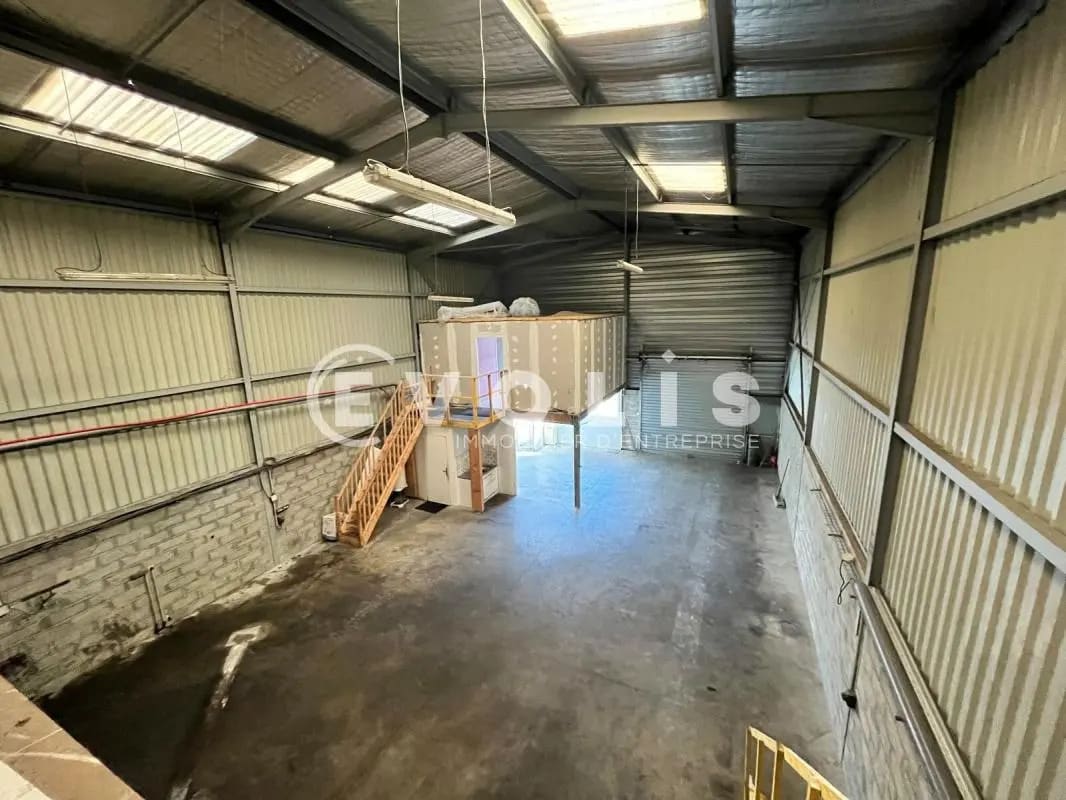 Local d'activités dans SAINT-JEAN-D'ILLAC à vendre Photo intérieure– Image 1 sur 13