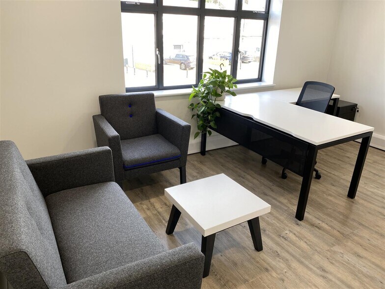 53-63 Redbridge Ln E, Ilford à louer - Photo de l’immeuble – Image 3 sur 19