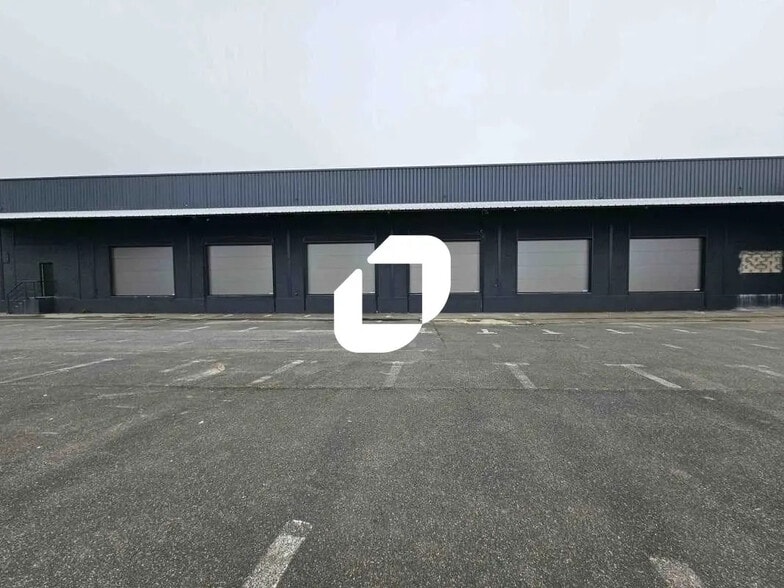 Local d’activités dans Le Mesnil-Amelot à louer - Photo de l’immeuble – Image 3 sur 21