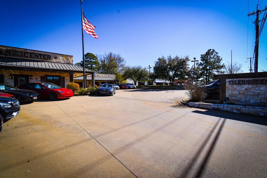 7906 S Broadway Ave, Tyler, TX à louer - Photo de l’immeuble – Image 2 sur 35