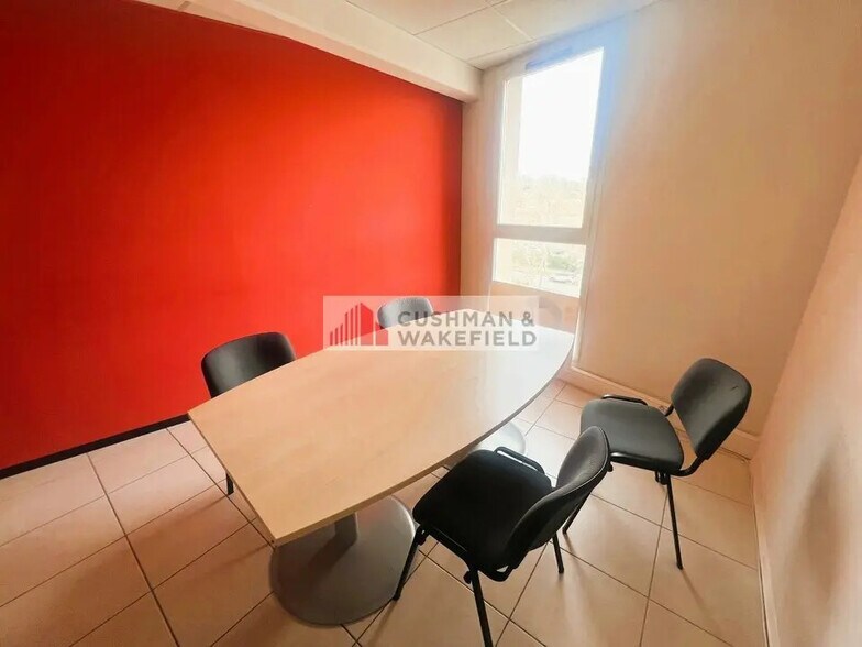 Bureau dans Nîmes à louer - Photo de l’immeuble – Image 3 sur 3