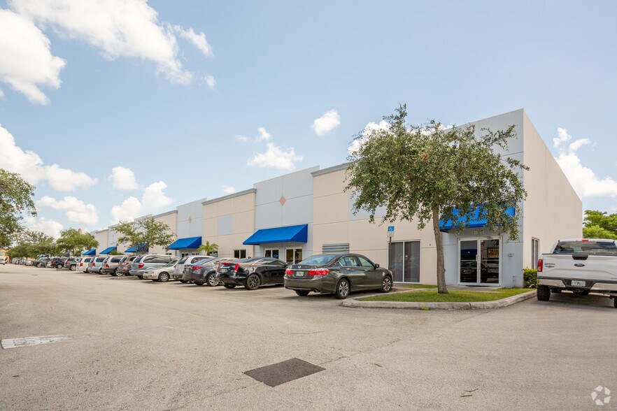 4960 NW 165th St, Miami, FL à vendre - Photo de l’immeuble – Image 2 sur 101