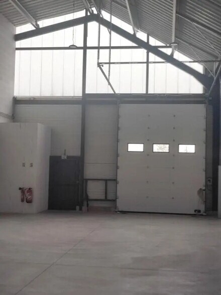 Local d’activités dans Pavilly à louer - Photo de l’immeuble – Image 2 sur 4