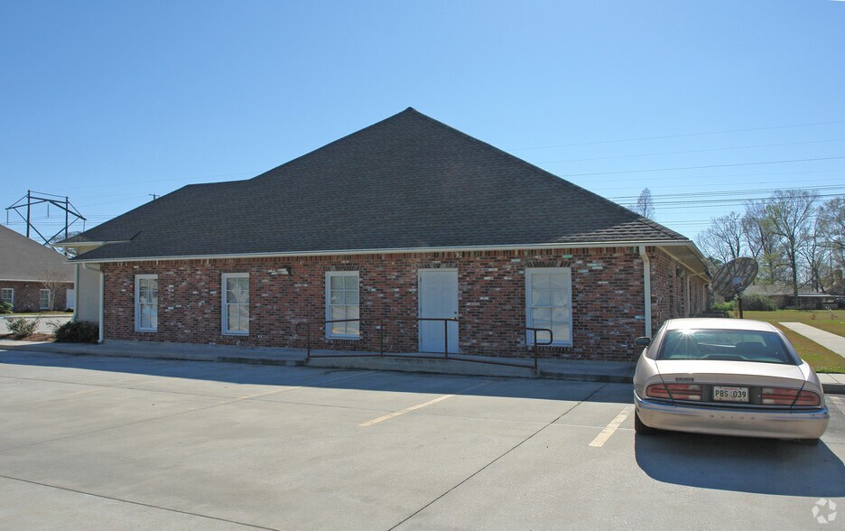 13702 Coursey Blvd, Baton Rouge, LA à louer - Photo de l’immeuble – Image 2 sur 2