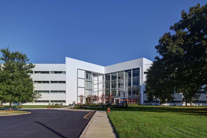 500 College Rd E, Princeton, NJ à louer - Photo de l’immeuble – Image 2 sur 22
