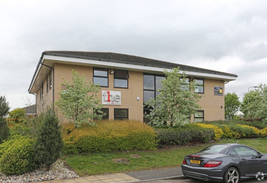 43-44 Commerce Rd, Peterborough à louer - Photo de l’immeuble – Image 2 sur 6