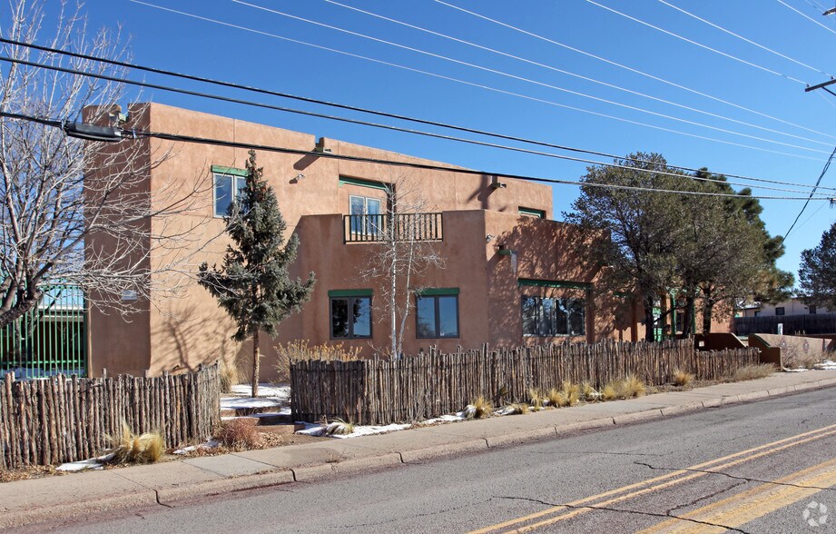 313-317 Camino Alire, Santa Fe, NM à louer - Photo de l’immeuble – Image 2 sur 3
