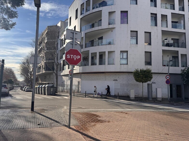 Immeuble residentiel dans Esplugues de Llobregat, Barcelona à vendre - Photo de l’immeuble – Image 3 sur 5
