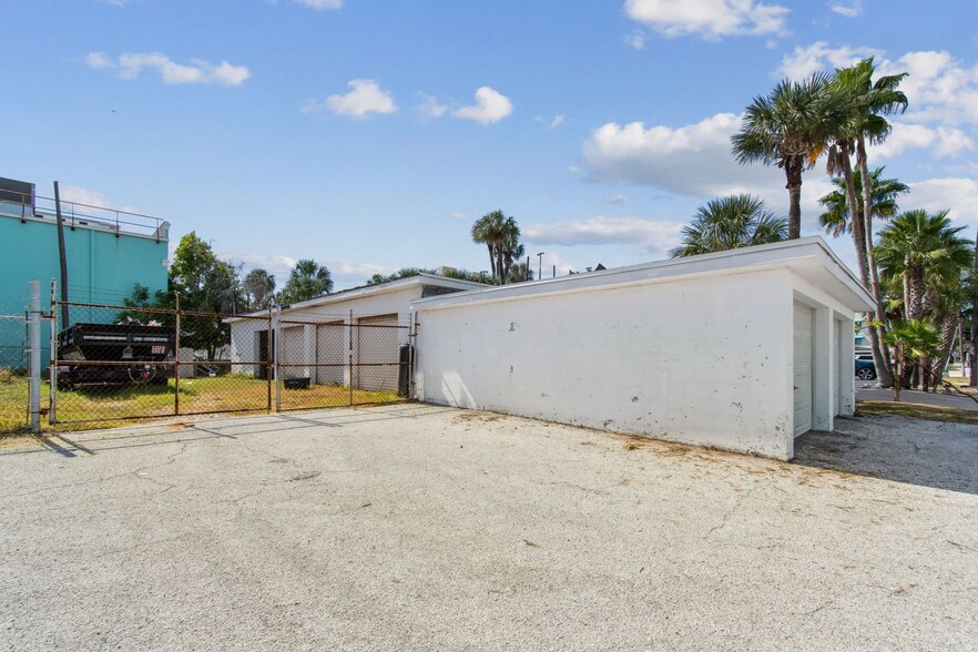 15350 1st St E, Madeira Beach, FL à vendre - Photo de l’immeuble – Image 2 sur 3