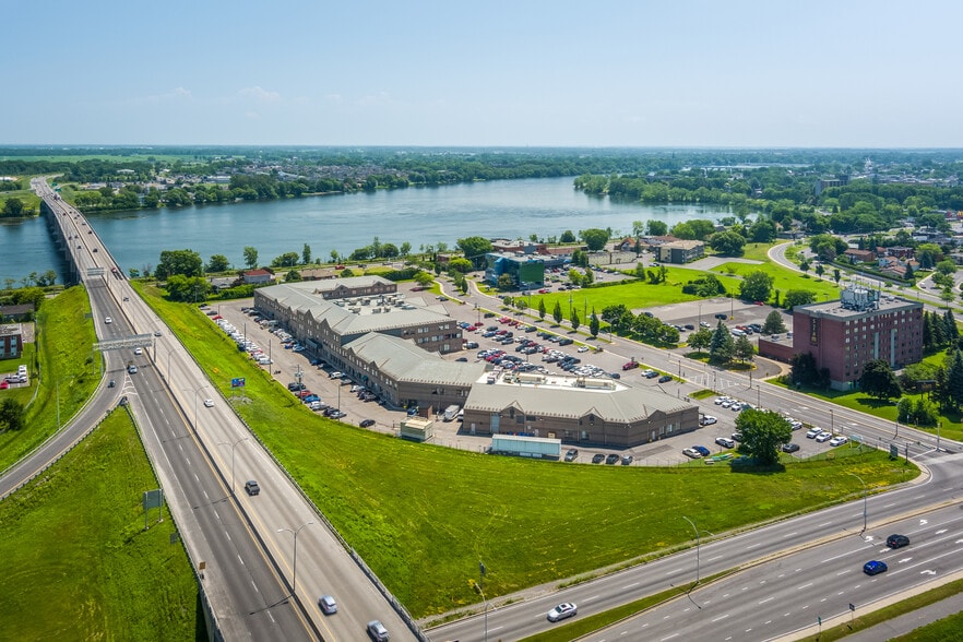 315 Rue Macdonald, St-Jean, QC à louer - Aérien – Image 2 sur 23