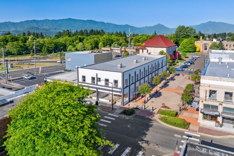 115 Main Ave, Tillamook, OR à louer - Photo de l’immeuble – Image 3 sur 36