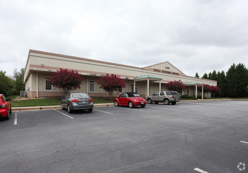 1229 Royal Dr, Conyers, GA à vendre - Photo principale – Image 1 sur 39