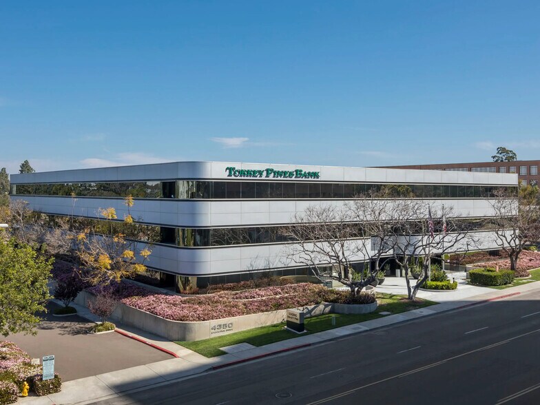 4350 Executive Dr, San Diego, CA à louer - Photo de l’immeuble – Image 1 sur 4