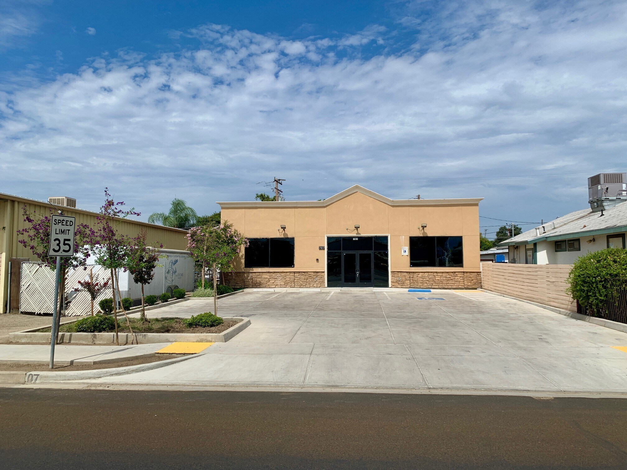 707 Bridge St, Visalia, CA à vendre Photo principale– Image 1 sur 4