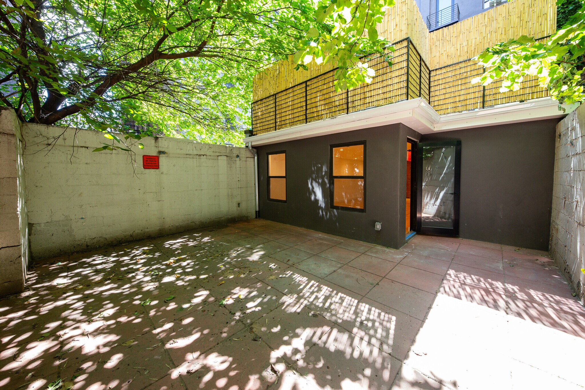 325 E 14th St, New York, NY à louer Photo de l’immeuble– Image 1 sur 4