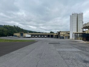 806 E Queen St, Strasburg, VA à louer Photo intérieure– Image 2 sur 7