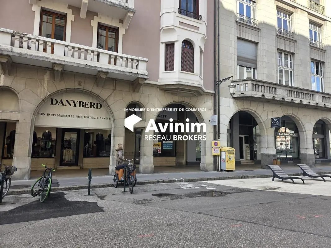 Local commercial dans Annecy à louer Photo principale– Image 1 sur 8