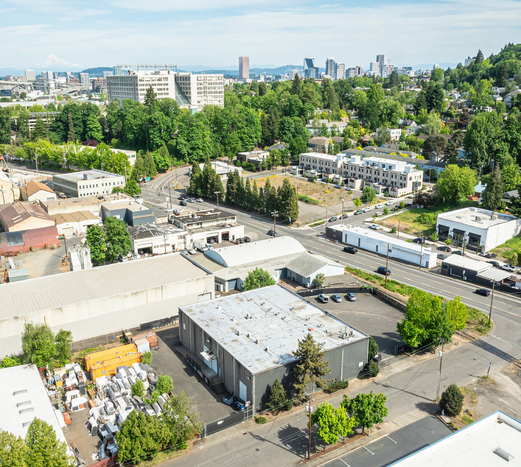 2330 NW 31st Ave, Portland, OR à louer Photo de l’immeuble– Image 1 sur 7