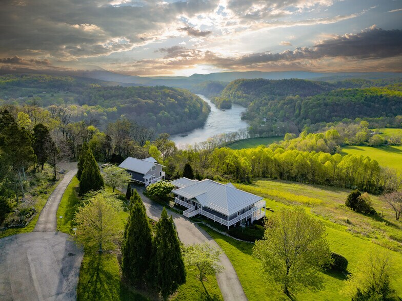 125 River Ridge Dr, Pearisburg, VA à vendre - Photo de l’immeuble – Image 2 sur 8