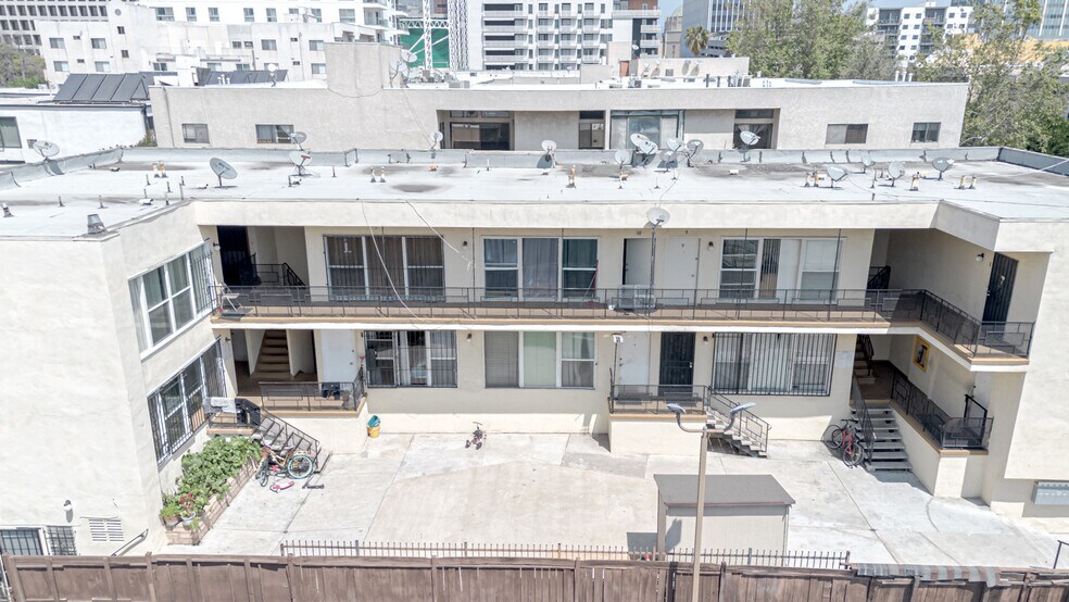 741 S Hobart Blvd, Los Angeles, CA à vendre - Photo de l’immeuble – Image 3 sur 28
