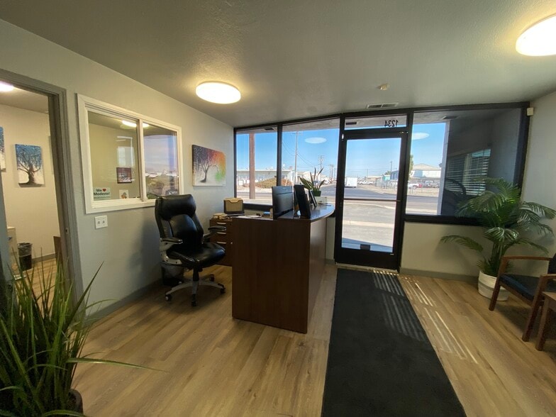 1236 Woodland Ave, Modesto, CA à vendre - Photo de l’immeuble – Image 3 sur 25