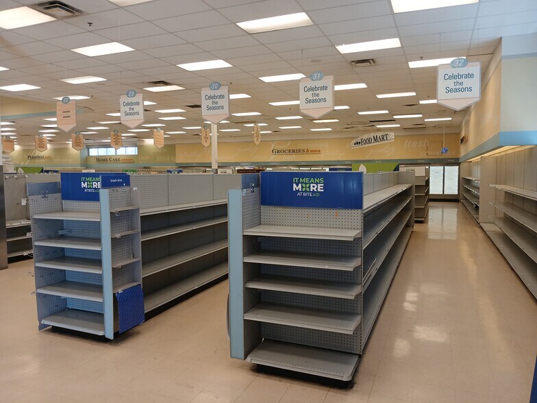 47985 Monroe St, Indio, CA à louer - Photo de l’immeuble – Image 3 sur 7