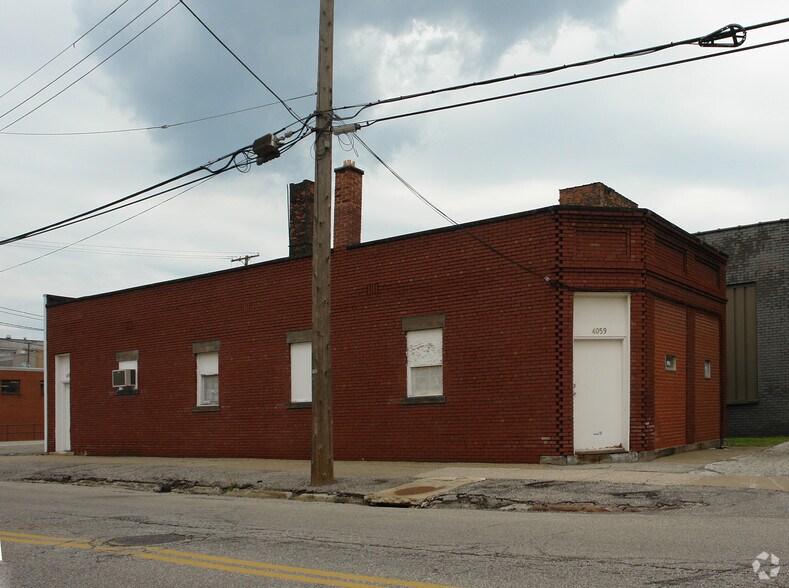 4059 Commerce Ave, Cleveland, OH à vendre - Photo de l’immeuble – Image 2 sur 2