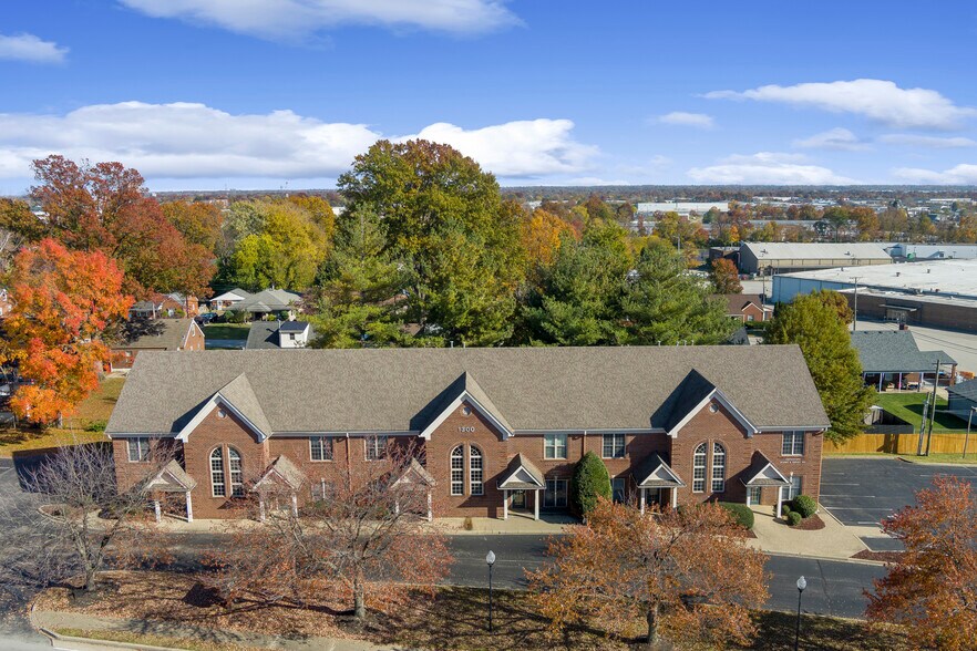 1300 Gardiner Ln, Louisville, KY à vendre - Photo de l’immeuble – Image 1 sur 29
