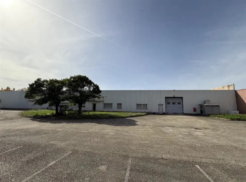 Local d’activités dans Bron à louer Photo de l’immeuble– Image 1 sur 7