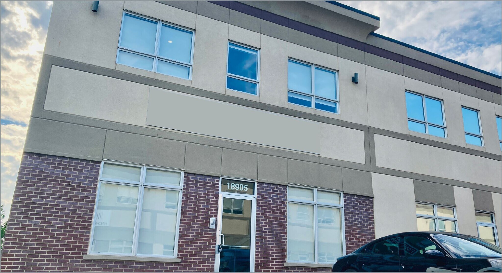 18905 111 Av NW, Edmonton, AB à vendre Photo de l’immeuble– Image 1 sur 14