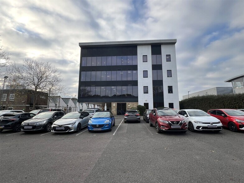 6-7 Claydons Ln, Rayleigh à louer - Photo de l’immeuble – Image 1 sur 2