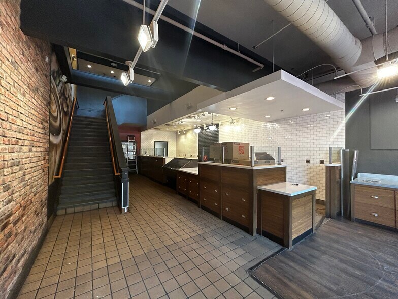 709 N University Ave, Ann Arbor, MI à louer - Photo de l’immeuble – Image 2 sur 4