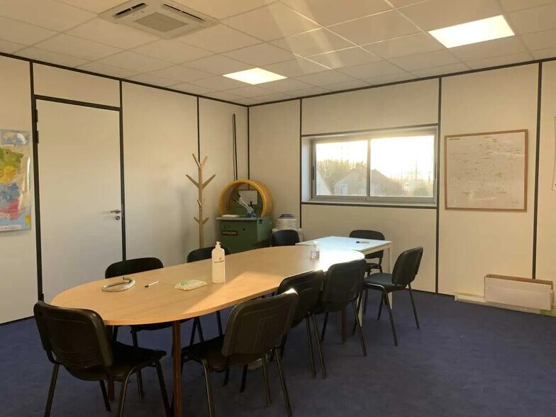 Bureau dans Chaingy à louer - Photo de l’immeuble – Image 3 sur 14