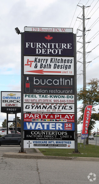 170 Bovaird Dr, Brampton, ON à louer - Photo de l’immeuble – Image 3 sur 3