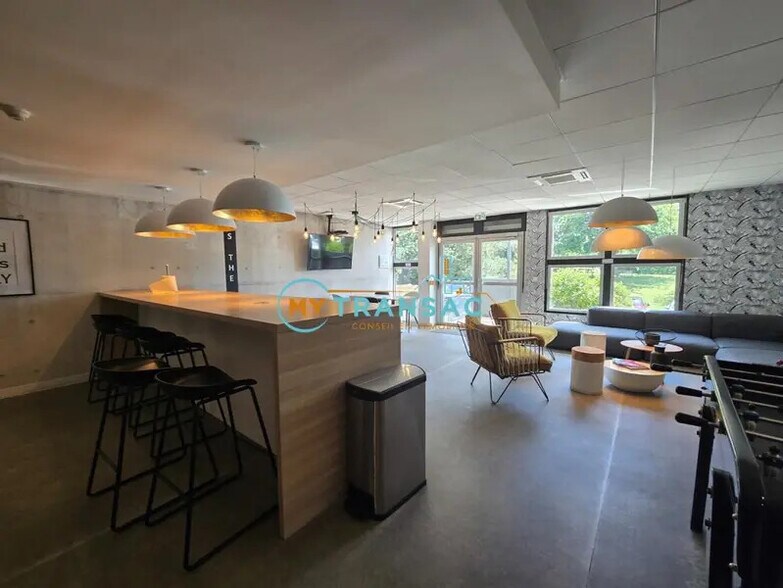 Bureau dans Torcy à vendre - Photo de l’immeuble – Image 2 sur 11