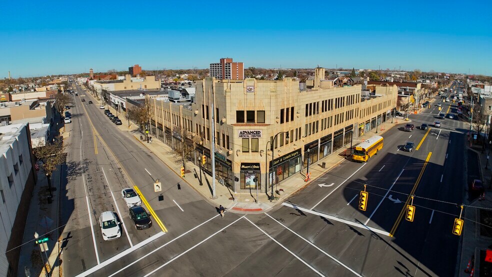 13530 Michigan Ave, Dearborn, MI à louer - Photo de l’immeuble – Image 3 sur 9