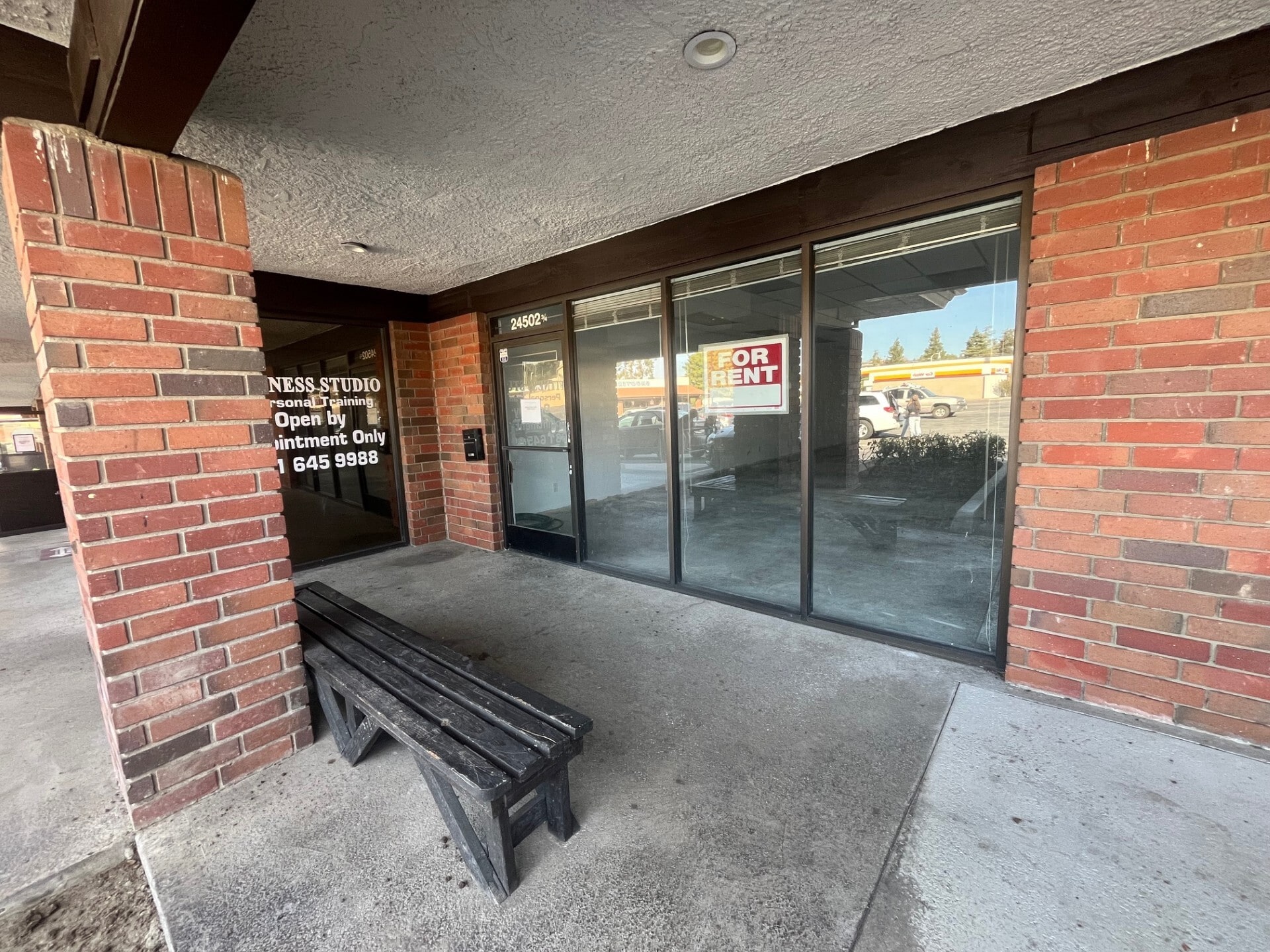 24450 Lyons Ave, Newhall, CA à louer Photo intérieure– Image 1 sur 5