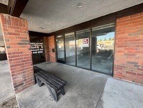 24450 Lyons Ave, Newhall, CA à louer Photo intérieure– Image 1 sur 5