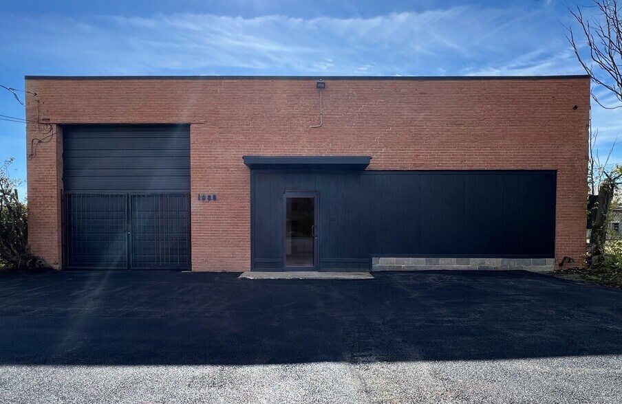 1938 Singleton Blvd, Dallas, TX à louer - Photo principale – Image 1 sur 5