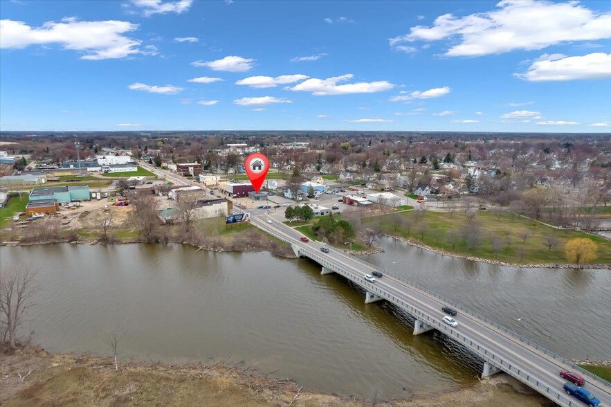 200 Salzburg Ave, Bay City, MI à vendre - Photo de l’immeuble – Image 2 sur 2