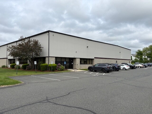 260-300 Griffith Rd, Chicopee, MA à louer - Photo de l’immeuble – Image 2 sur 18