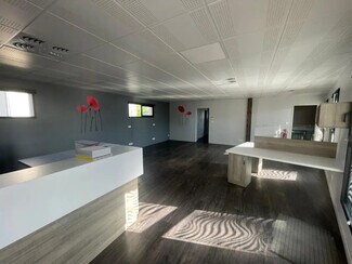 Plus de détails pour Local commercial à louer