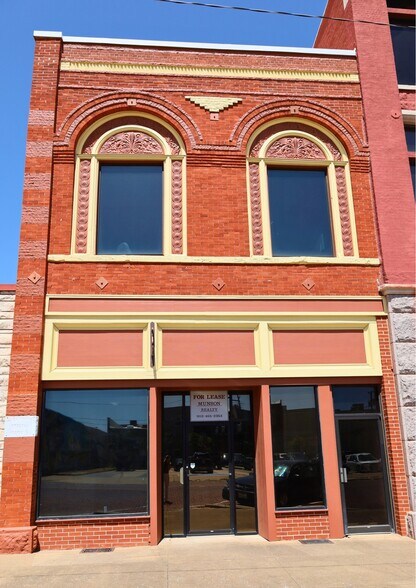 301-305 W Woodard St, Denison, TX à louer - Photo principale – Image 2 sur 2